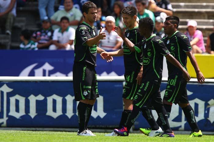 Santos dominó el encuentro y venció 1-2 al Puebla. FOTO: ESTEBAN LÓPEZ