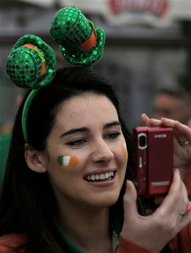 Las chicas ponen el ambiente el Polonia | AP
