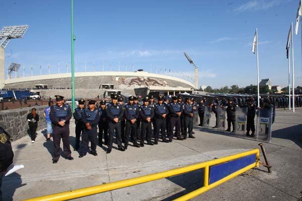El encuentro en el Olímpico Universitario movilizó un fuerte dispositivo de seguridad (FOTO: ESTEBAN LÓPEZ)