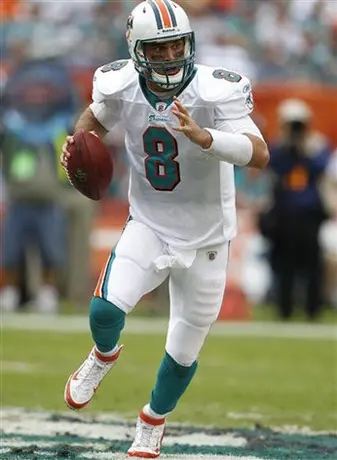 Delfines consiguen su tercer triunfo seguido, 35-8 a Bills