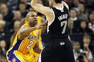 Lakers caen nuevamente; 100-91 ante Kings