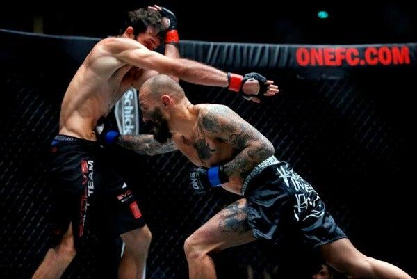 El japonés Kotetsu Boku lucha contra el brasileño Zorobabel Moreira | EFE