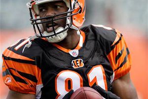 Expiden orden de aprehensión contra Terrell Owens