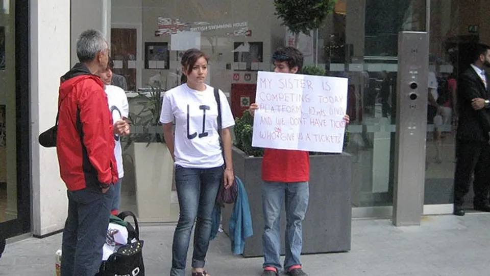 Familiares de Carolina Mendoza, sin boletos para apoyarla