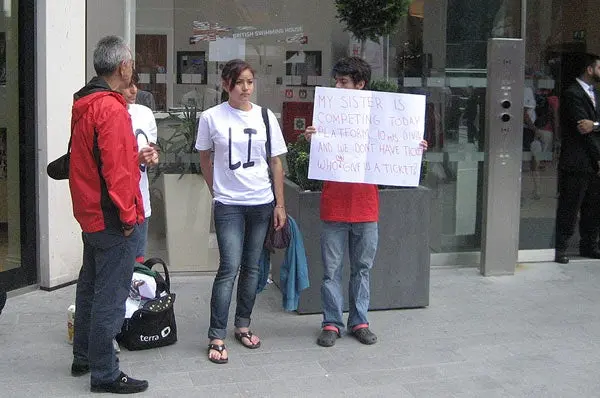 Familiares de Carolina Mendoza, sin boletos para apoyarla