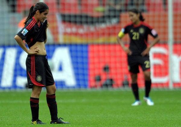 Las jugadoras mexicanas no ocultaron su frustración: FOTO: EFE