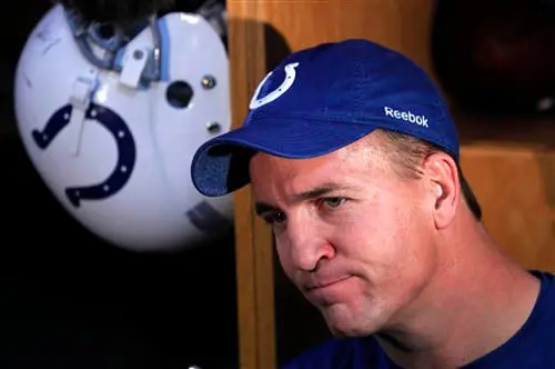 Manning ya volvió a lanzar el balón