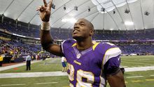 Desestiman cargos contra Adrian Peterson