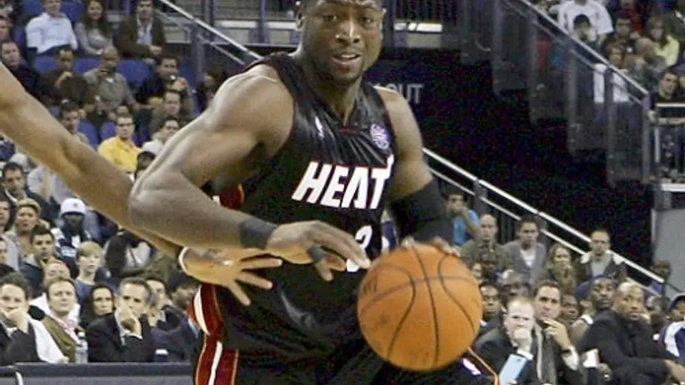 Wade se recupera de lesión y regresa a los entrenamientos del Heat