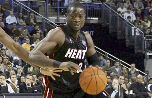 Wade se recupera de lesión y regresa a los entrenamientos del Heat