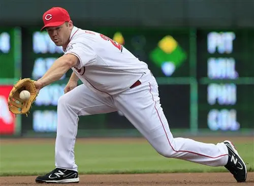 Rojos completan la barrida sobre Cardenales