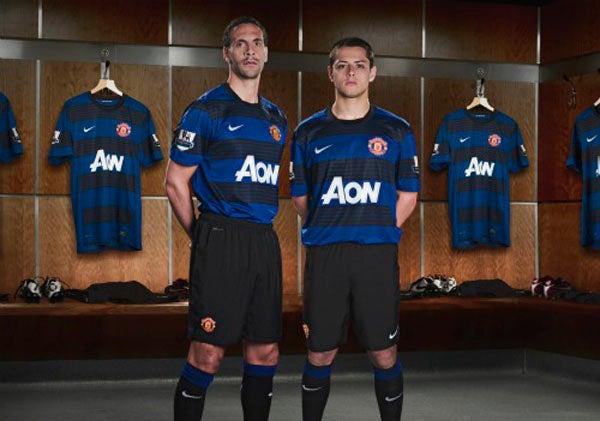 Las figuras modelan el nuevo uniforme. FOTO: EPLTALK.COM