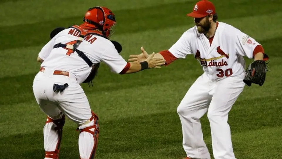 Cardenales gana y ya aventaja a Gigantes