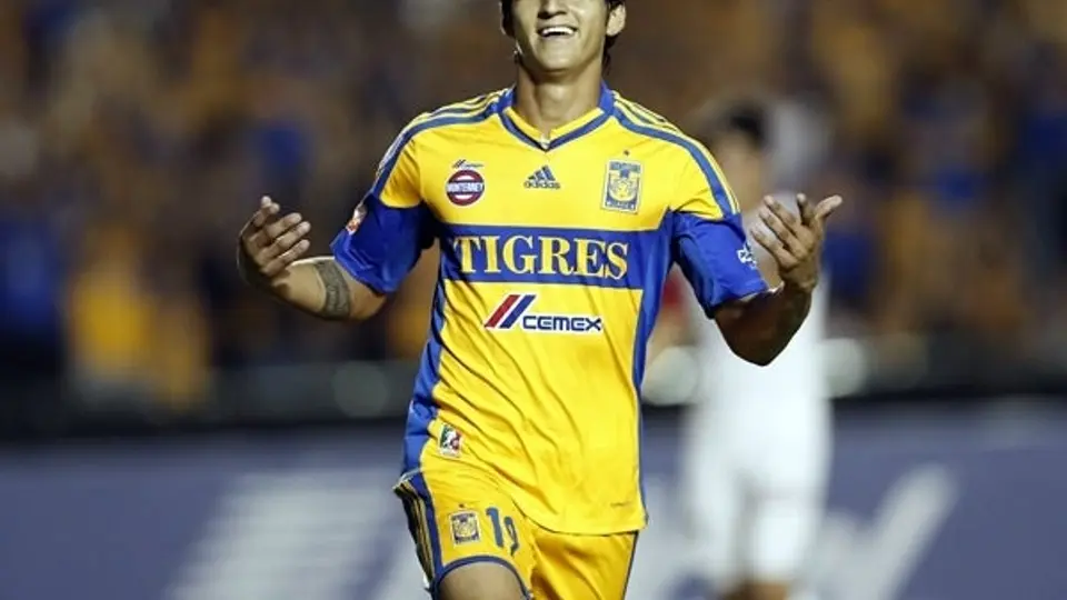 Coquetea Alan Pulido con Chivas