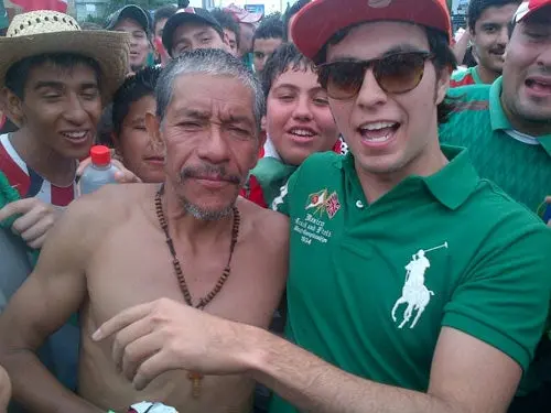 Checo festeja en la Minerva