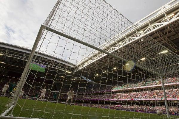 El duelo se disputó en el Millennium Stadium | CÉSAR VICUÑA