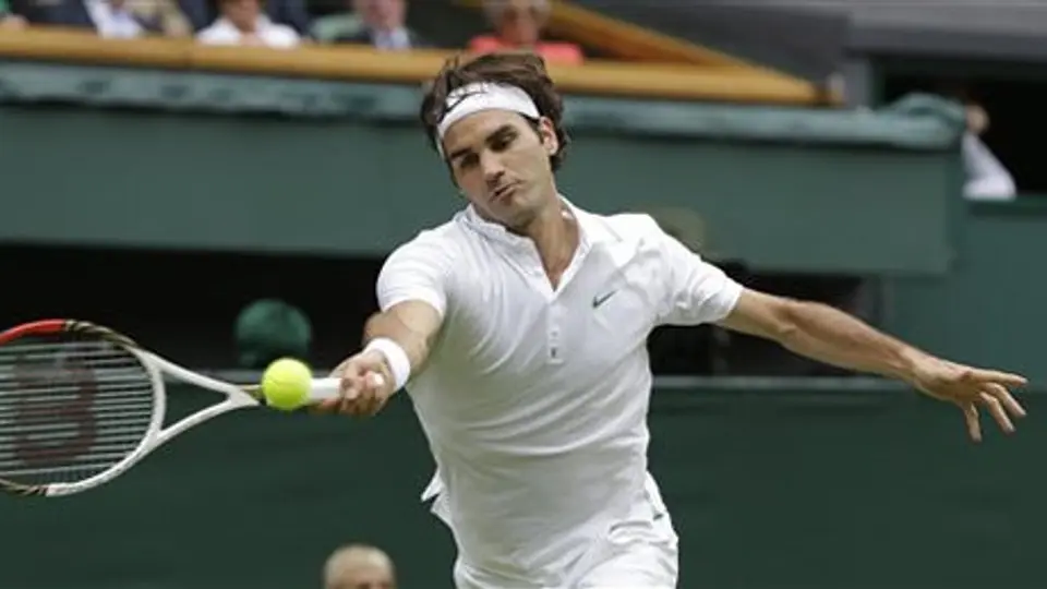 Avanza Roger Federer a tercera ronda en Wimbledon