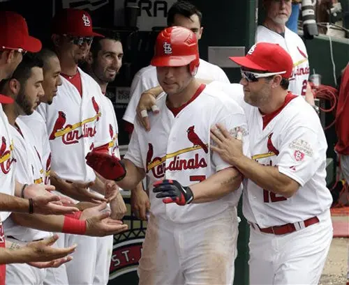 Cardenales agarran a palos a Dodgers