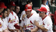 Cardenales agarran a palos a Dodgers
