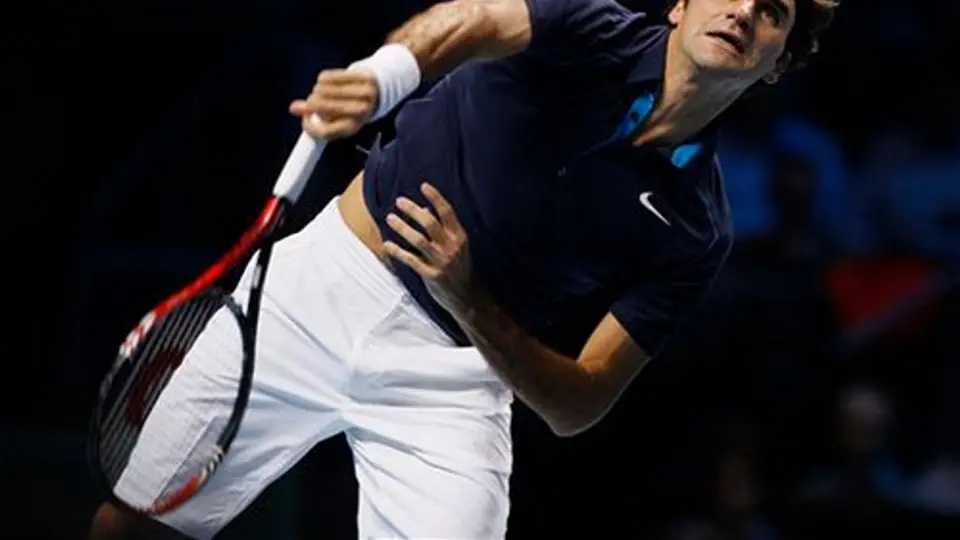 Federer se afianza en las semifinales de la Copa Masters