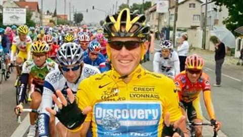 Despojan a Armstrong de sus 7 títulos del Tour de Francia por dopaje