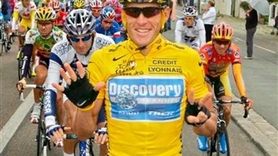 Despojan a Armstrong de sus 7 títulos del Tour de Francia por dopaje