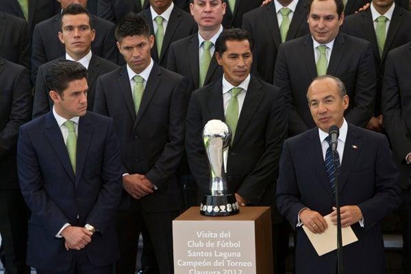 Es un honor recibir al equipo campeón de México, señaló Felipe Calderón | BERNARDO MALDONADO 