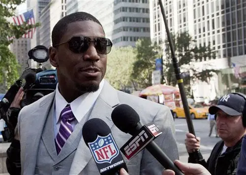 Vilma recibe oferta de NFL para reducir suspensión