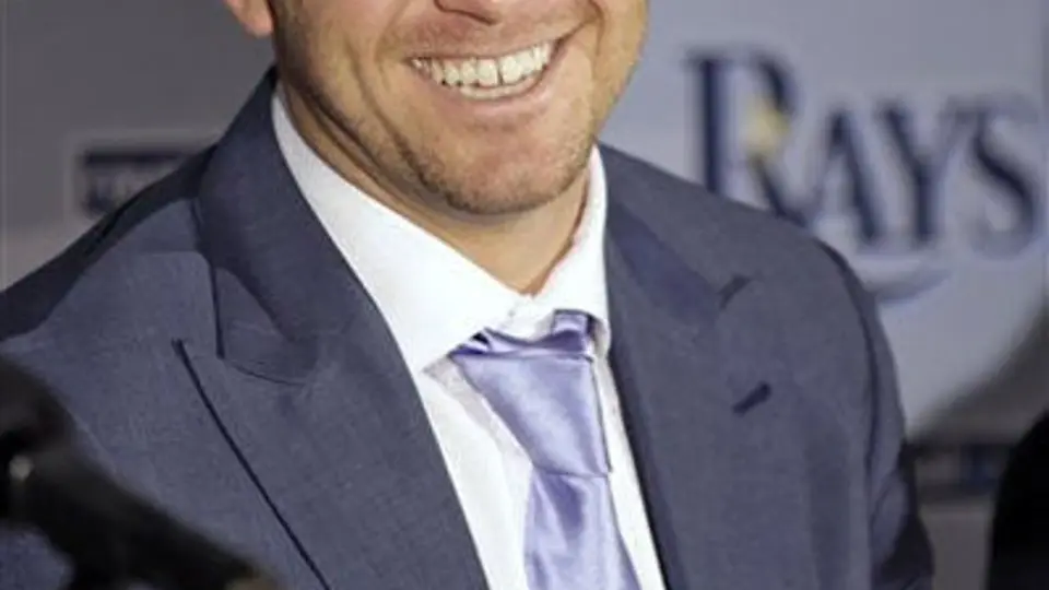Longoria acepta extensión de contrato por seis años