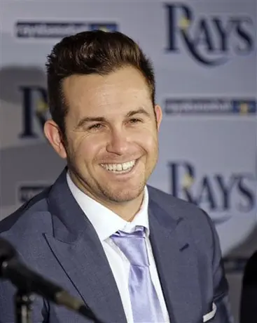 Longoria acepta extensión de contrato por seis años
