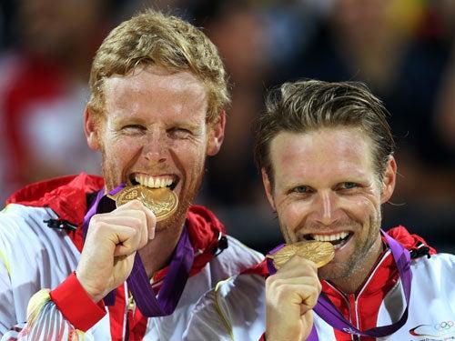 Los campeones de voleibol de playa Julius y Jonas de Alemania | AP