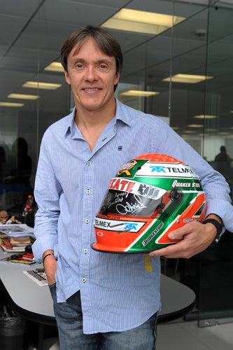 Adrián Fernández visitó las instalaciones de RÉCORD
