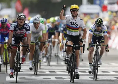 Cavendish gana primer sprint en la Tour, Cancellara sigue de líder
