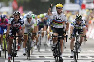 Cavendish gana primer sprint en la Tour, Cancellara sigue de líder