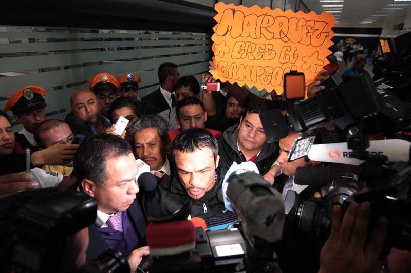 Los medios especializados se arremolinaron a su llegada. FOTO: ÓSCAR RAMÍREZ