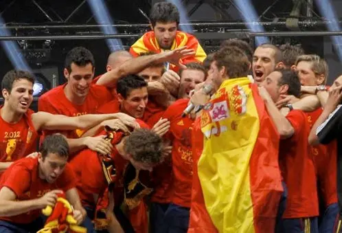 España se manifiesta a jugar en Qatar tras los conflictos bélicos| AP