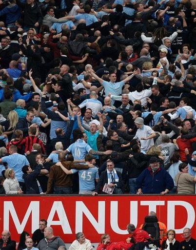 La afición del City explotó de júbilo en las gradas. FOTO: AP