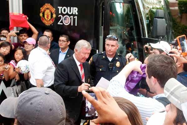 Sir Alex Ferguson dijo a los medios que el delantero mexicano se encuentra en reposo en el hotel. FOTO: CÉSAR VICUÑA