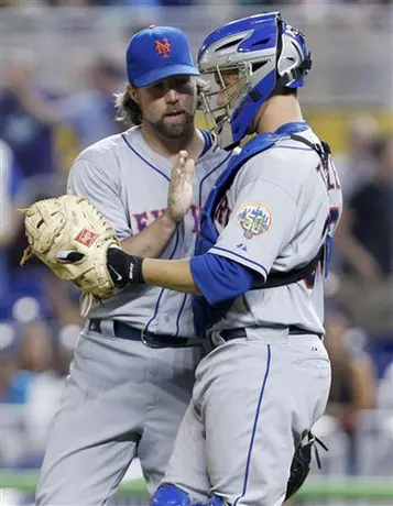 Mets blanquean a Marlines