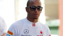 Lewis Hamilton, orgulloso de portar la Antorcha Olímpica
