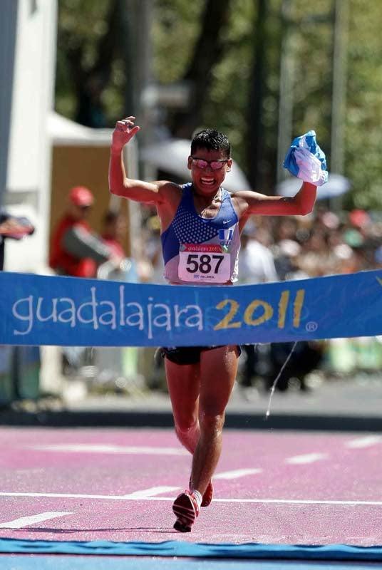 El marchista guatemalteco ganó el oro en marcha 20 km. FOTO: MEXSPORT