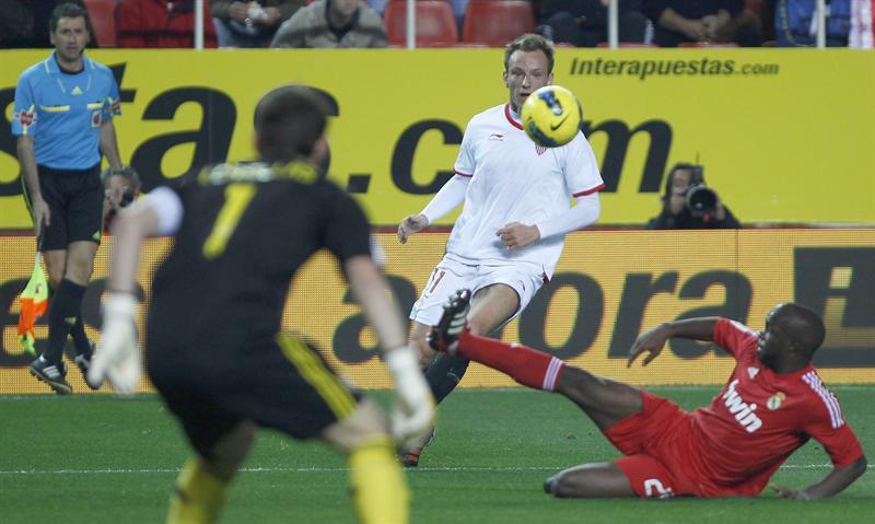 Sevilla empezó dominando el encuentro. FOTO: EFE