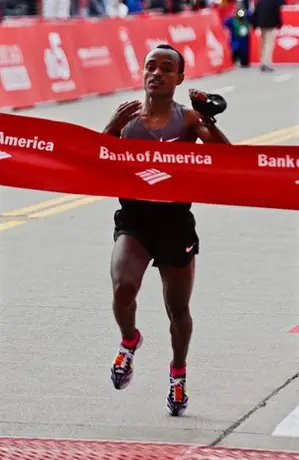 Tsgaye Kebede, primer etíope en ganar maratón de Chicago