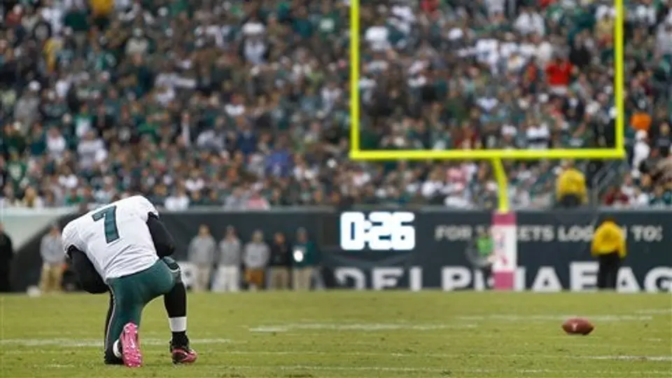 Vick sufre lesión en las costillas; será duda para enfrentar a 49ers