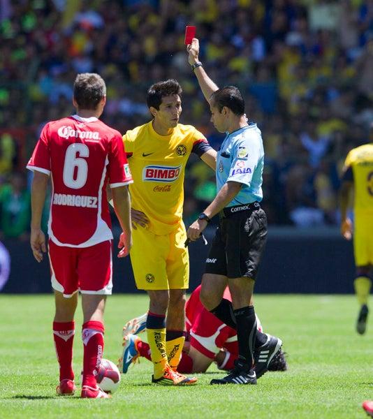 Cerca del minuto 40 América se quedó con 10 hombres tras la expulsión de Molina | BERNARDO MALDONADO