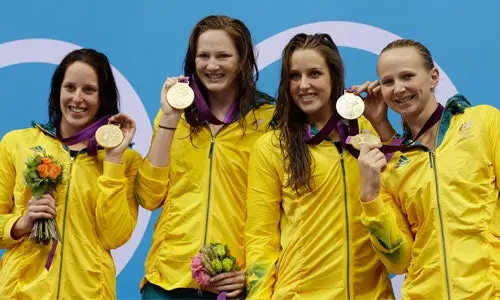 Australia consigue oro y récord olímpico en relevo femenil 4x100