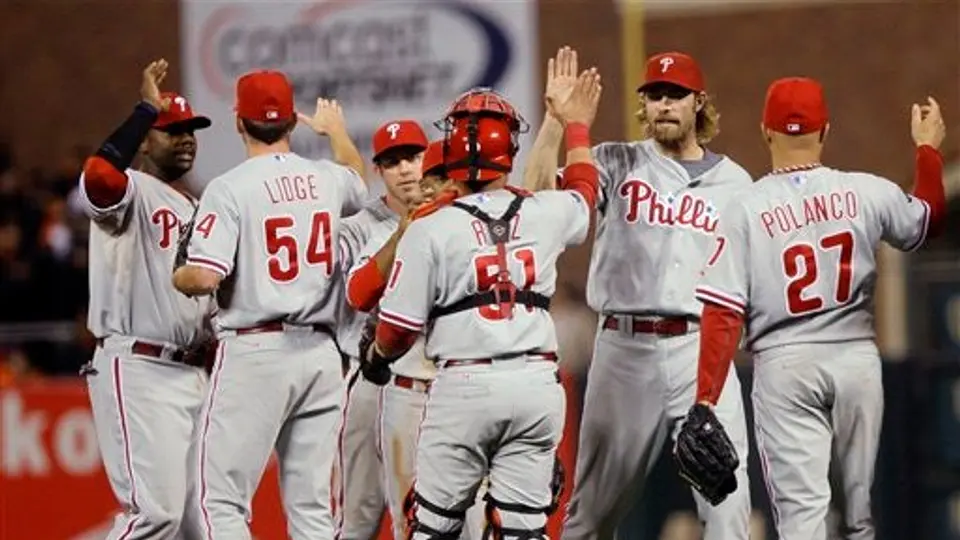 Filadelfia vence 4-2 a Gigantes y se lleva la serie a casa