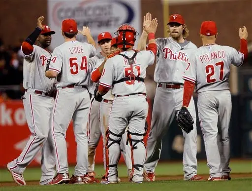 Filadelfia vence 4-2 a Gigantes y se lleva la serie a casa