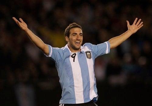 Higuaín hizo un triplete (FOTO: AP)