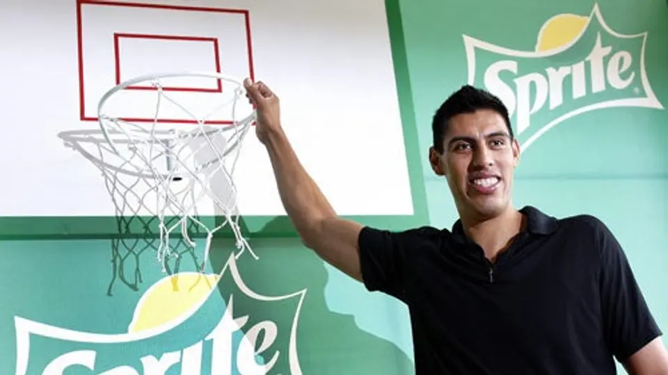 Gustavo Ayón espera consolidarse en NBA